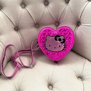 🩷 New with tag Hello Kitty pink heart shape crossbody shoulder adjustable bag